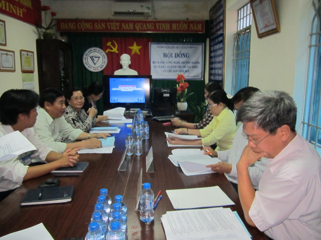 Hội đồng Khoa học chuyên ngành Tổng kết nghiệm thu đề tà4 [Desktop Resolution].jpg
